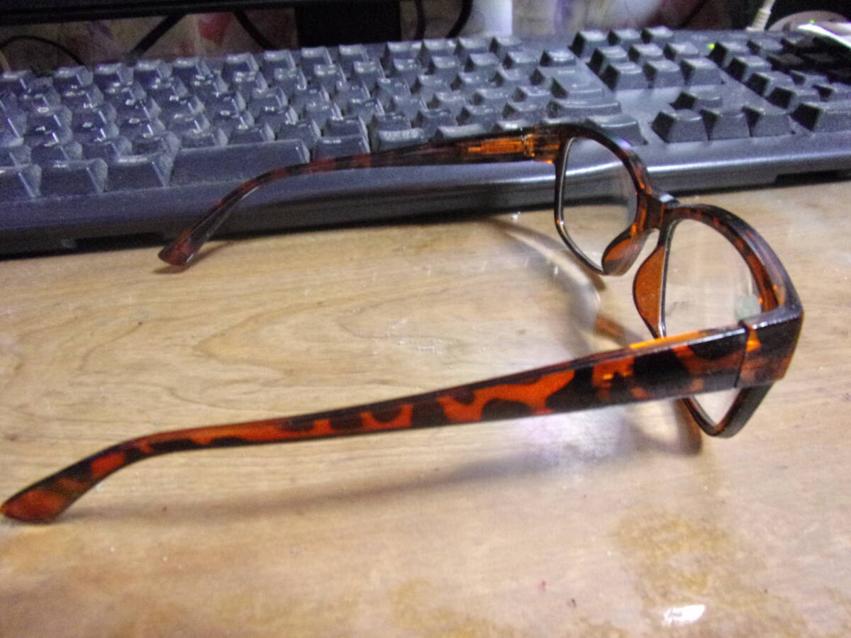 軽量な老眼鏡。＋2.5。スプリングフィット バネ付き。ボストン ②の画像5