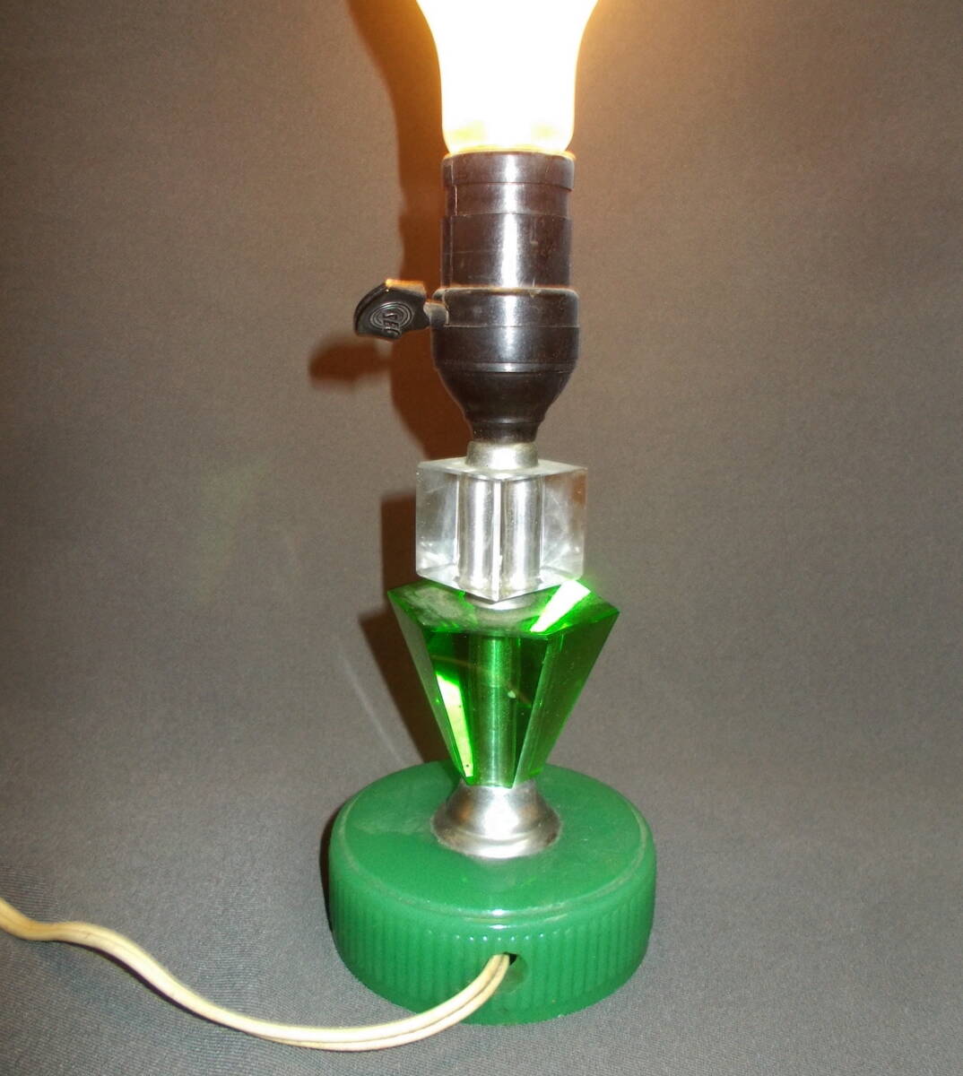 ◆古い照明器具◆『ガラス台電気スタンド』◆透明・緑・翠煉硝子・◆アンティーク_画像5