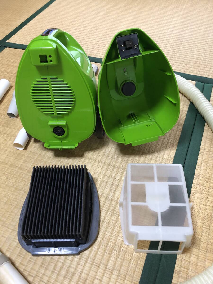  Hitachi vacuum cleaner Showa Retro antique former times missed green color 1981 year Showa era 56 year CV7503A serial number 1029053 Made in Japan photographing for display and so on 