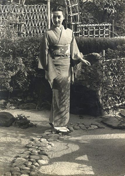 松島進プリント「高峰三枝子」　写真　26.3×18.7　裏にスタンプ　雑誌「スタイル」のために撮影された作品　Susumu Matsushima