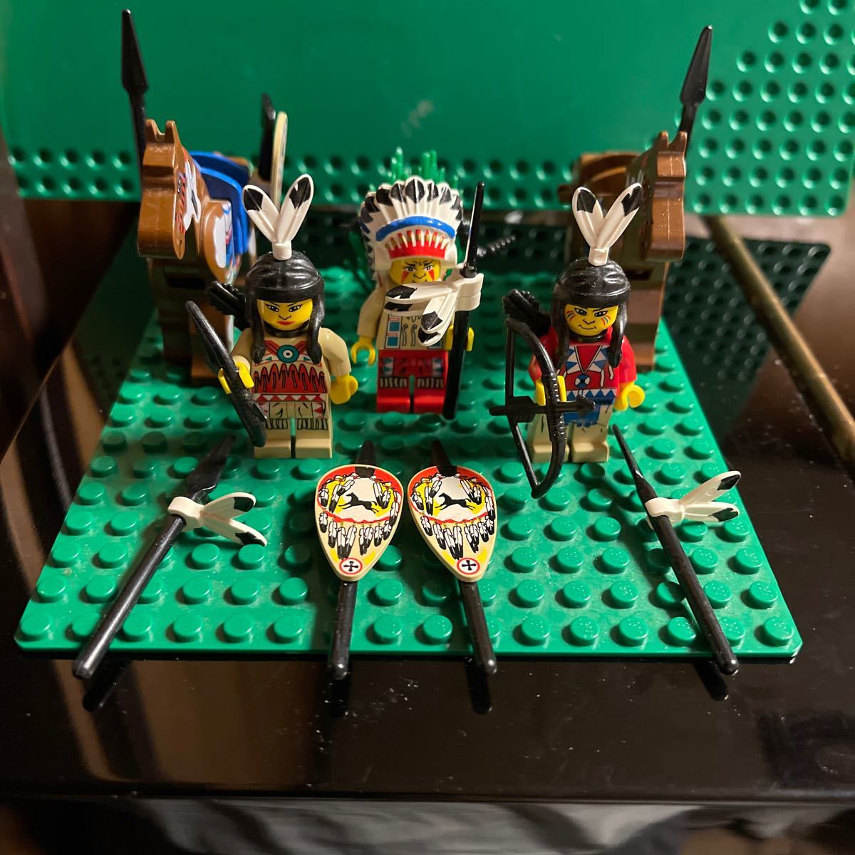 年代物 ミニフィグ レゴ LEGO イーグルキャンプ Chief's Tepee 希少 インディアンの酋長 Tribal Chief 写真のものが全てです_画像1