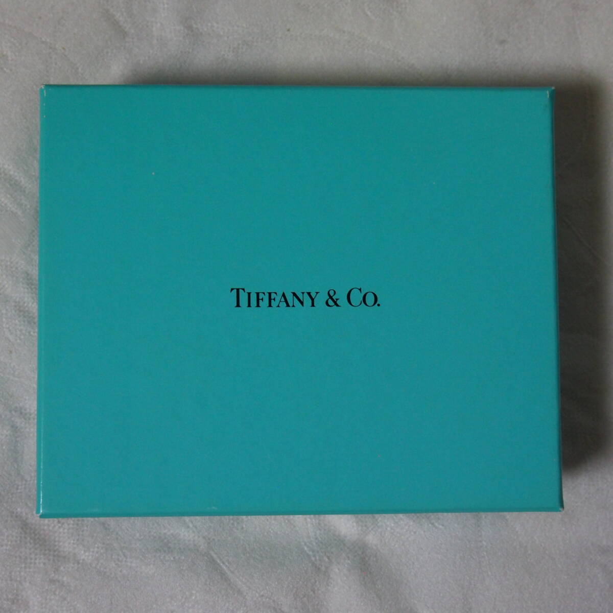 ハイセンス・天然原石 アート !! 「AAA 級 雪花オブシディアン原石」&「Tiffany ケース & 収納袋」 セット品　 ( 管理番号 3 )_Tiffany のケースです