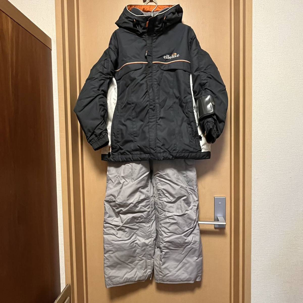 ■ellesse エレッセ スキーウェア 上下セット 140サイズ J-11 USED キッズ ジュニア 子供 スキーウエア _画像1