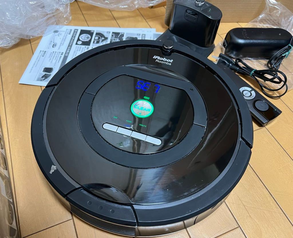 （動作品）美品 iRobot アイロボット ルンバ Roomba 770 ロボット掃除機 リモコン付き　附属品多数　ブラック　C-21_画像5