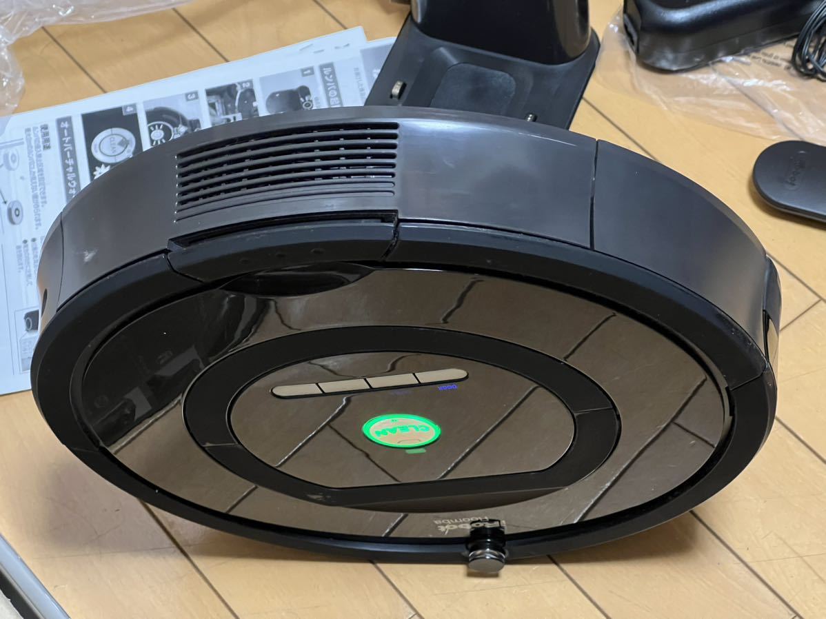 （動作品）美品 iRobot アイロボット ルンバ Roomba 770 ロボット掃除機 リモコン付き　附属品多数　ブラック　C-21_画像4