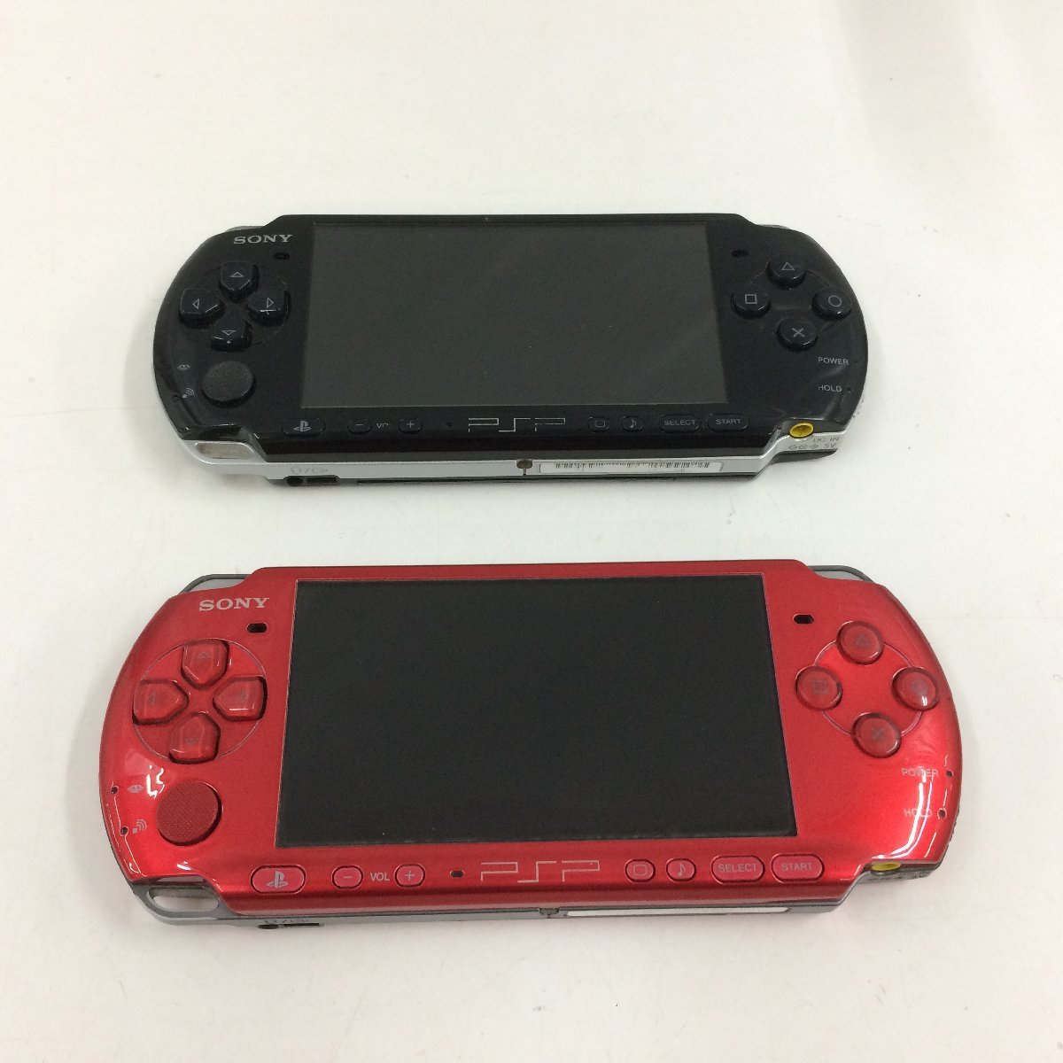 f086*80 【可動品】 SONY ソニー PSP 本体 PSP-3000 ブラック、レッド 2台セット (本体のみ バッテリーパック・充電器なし)_画像1