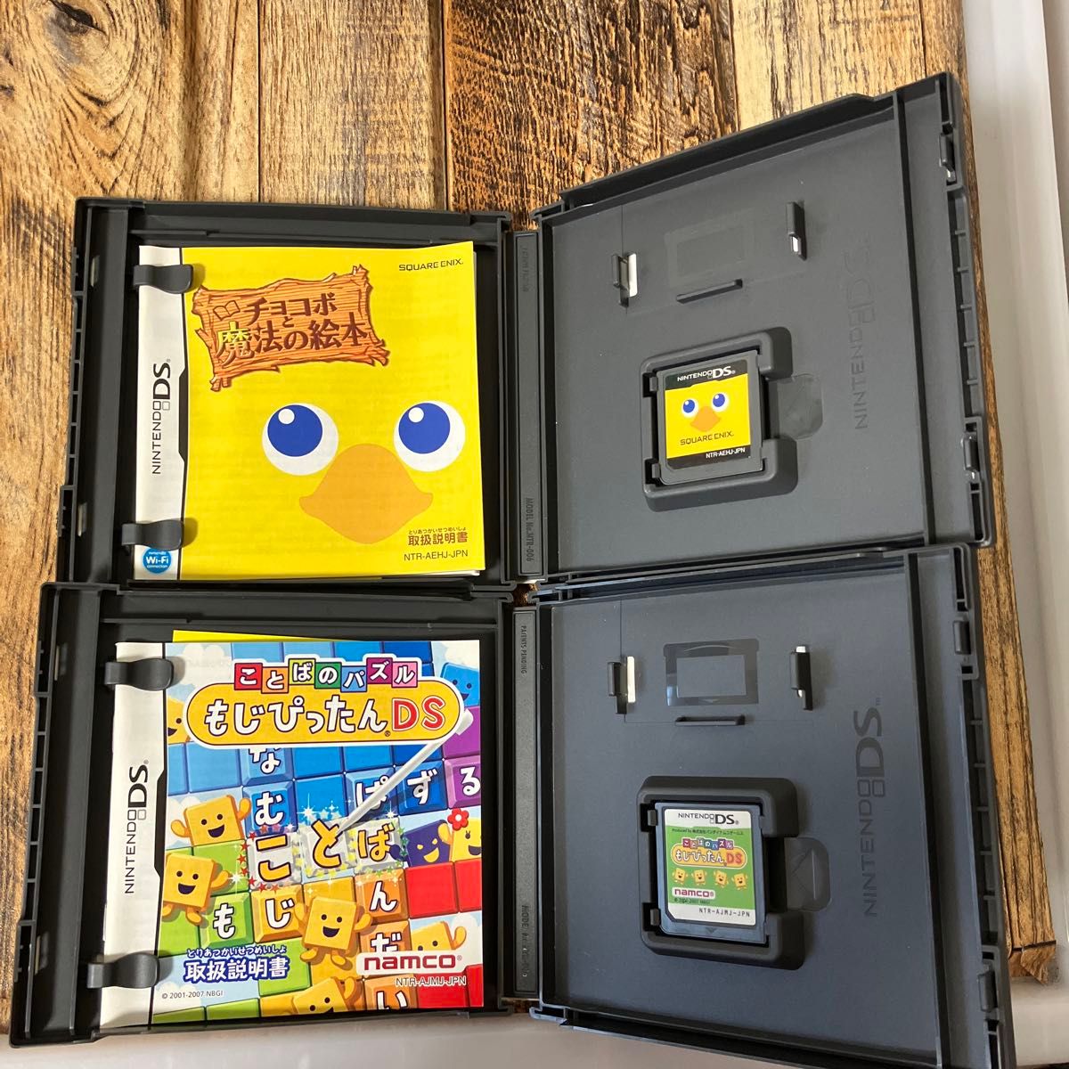 DS ソフト　チョコボと魔法の絵本＆ことばのパズル　もじぴったんDS ２本セット