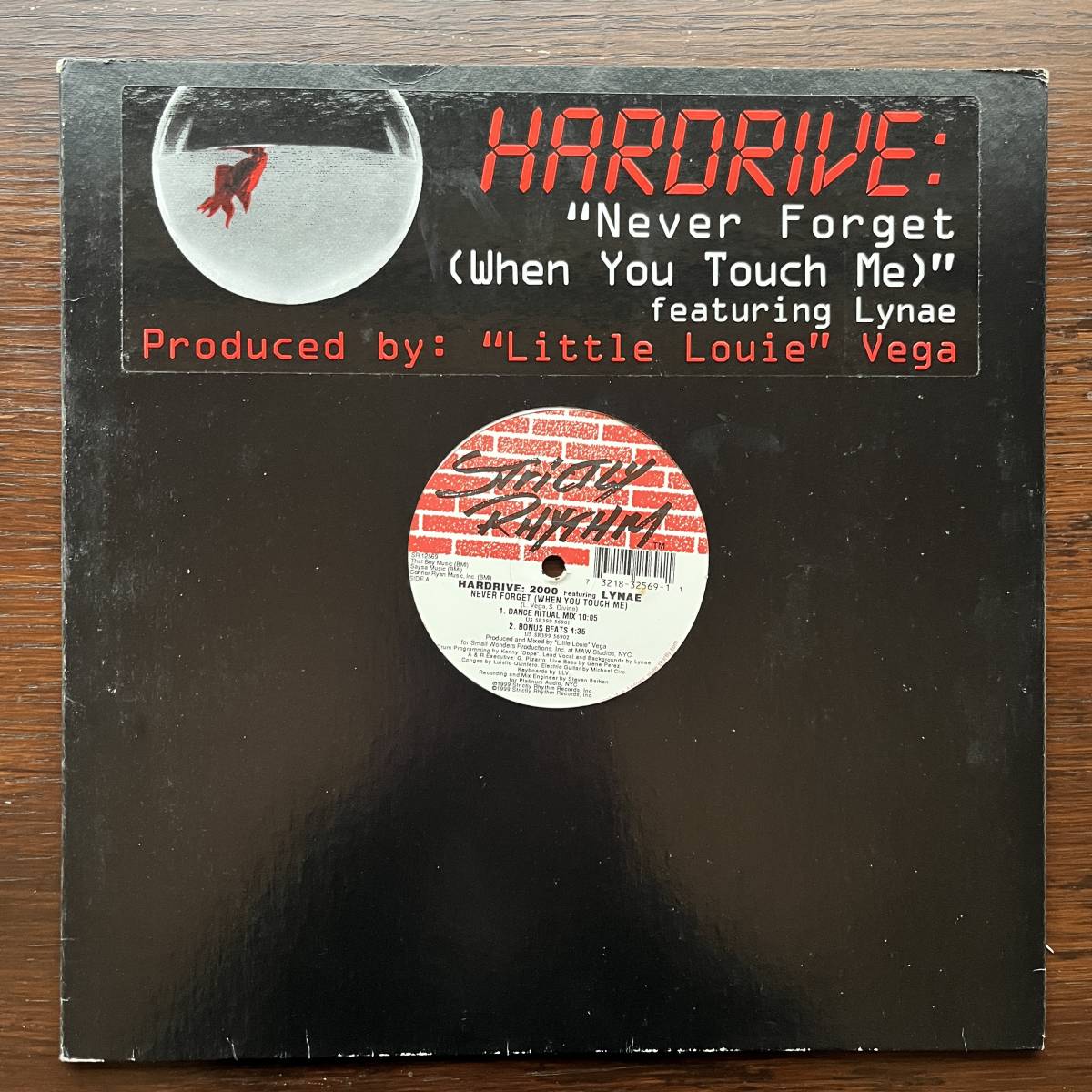 Never Forget (When You Touch Me) / HARDRIVE "2000" feat. LYNAE　12inchレコード,LITTLE LOUIE VEGA,HOUSE,_画像1