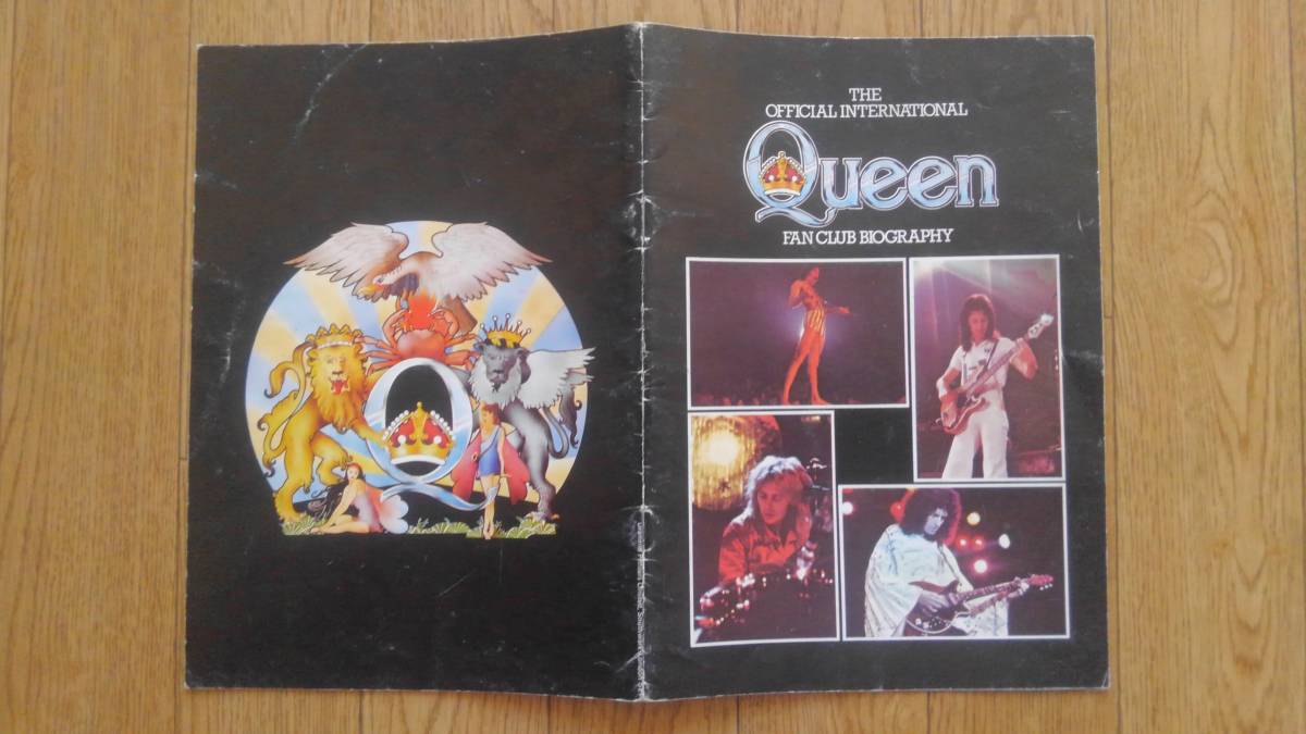 ■QUEEN クイーン 直筆サイン入りファンクラブバイオグラフィ Freddie Mercury 直筆サイン Brian May Roger Taylor John Deacon■_画像1