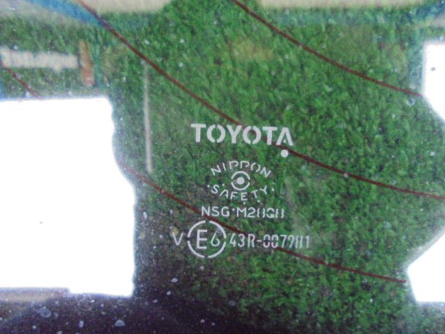 8FB3667 CT)) トヨタ ポルテ NNP11 後期型 150r Gパッケージ 純正 リアクォーターガラス右_画像2