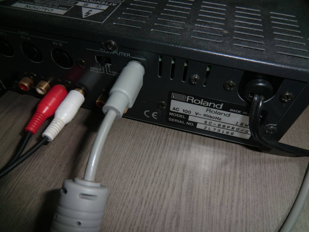 PC-9801 X68000 FM TOWNS RS MIDI 音源接続ケーブル Roland RSC-15N 相当 miniDIN 8ピン D-sub 25ピン SC-55 SC-88 動作品 Cバスボード不要_SC-88proとの接続の様子