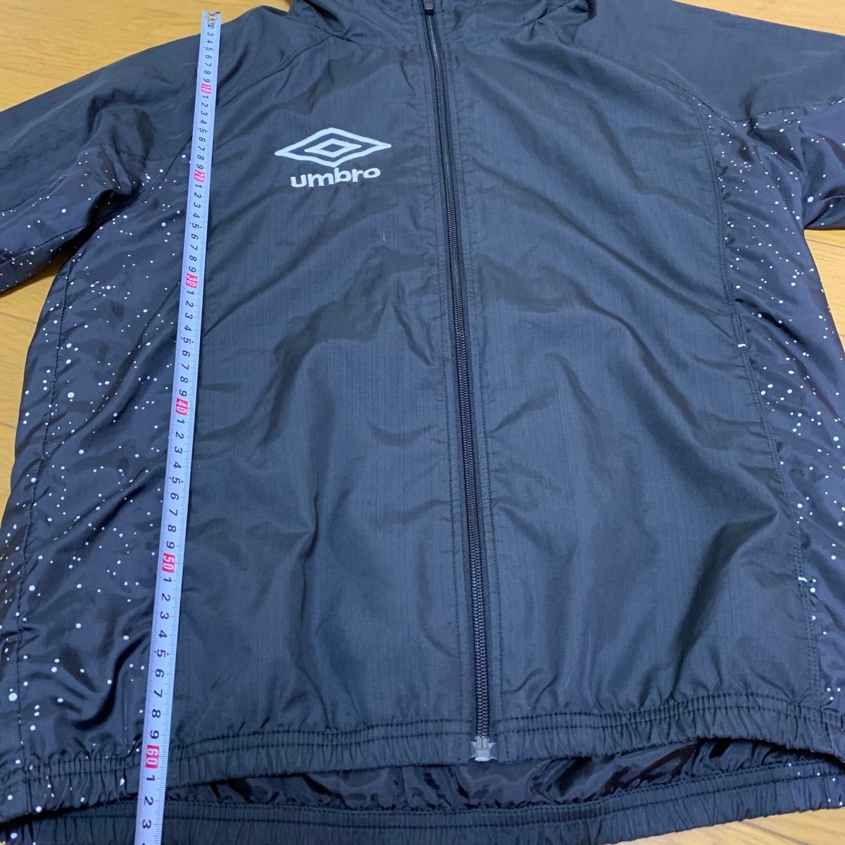 umbro ウィンドブレーカー　シャカシャカ　Mサイズ　上下　薄め