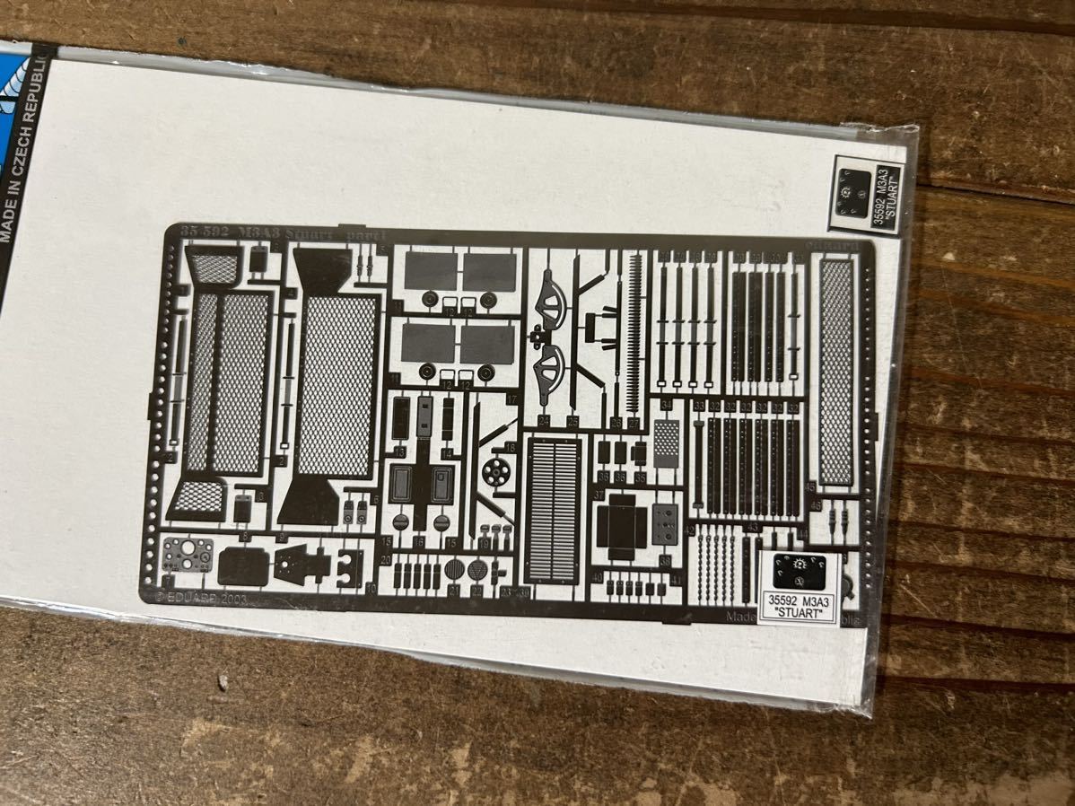 592【1/35】エデュアルド 米軍 M-3A3 スチュアート エッチングパーツ 未使用品 プラモデル_画像3