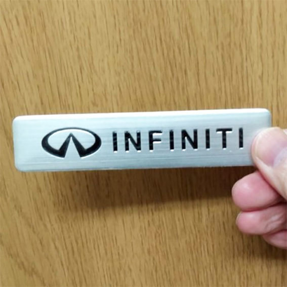 INFINITI インフィニティ　アルミニウムステッカー　１枚_画像3