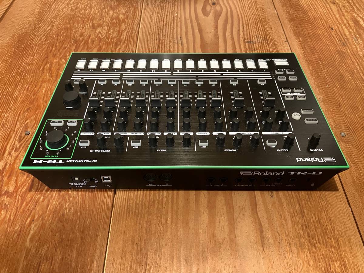 Roland TR-8 ローランド AIRA 7X7-TR8 拡張音源入り TR-808 TR-909 TR-707 TR-727 TR-606 TR808 TR909 TR707 TR727 TR606_画像4