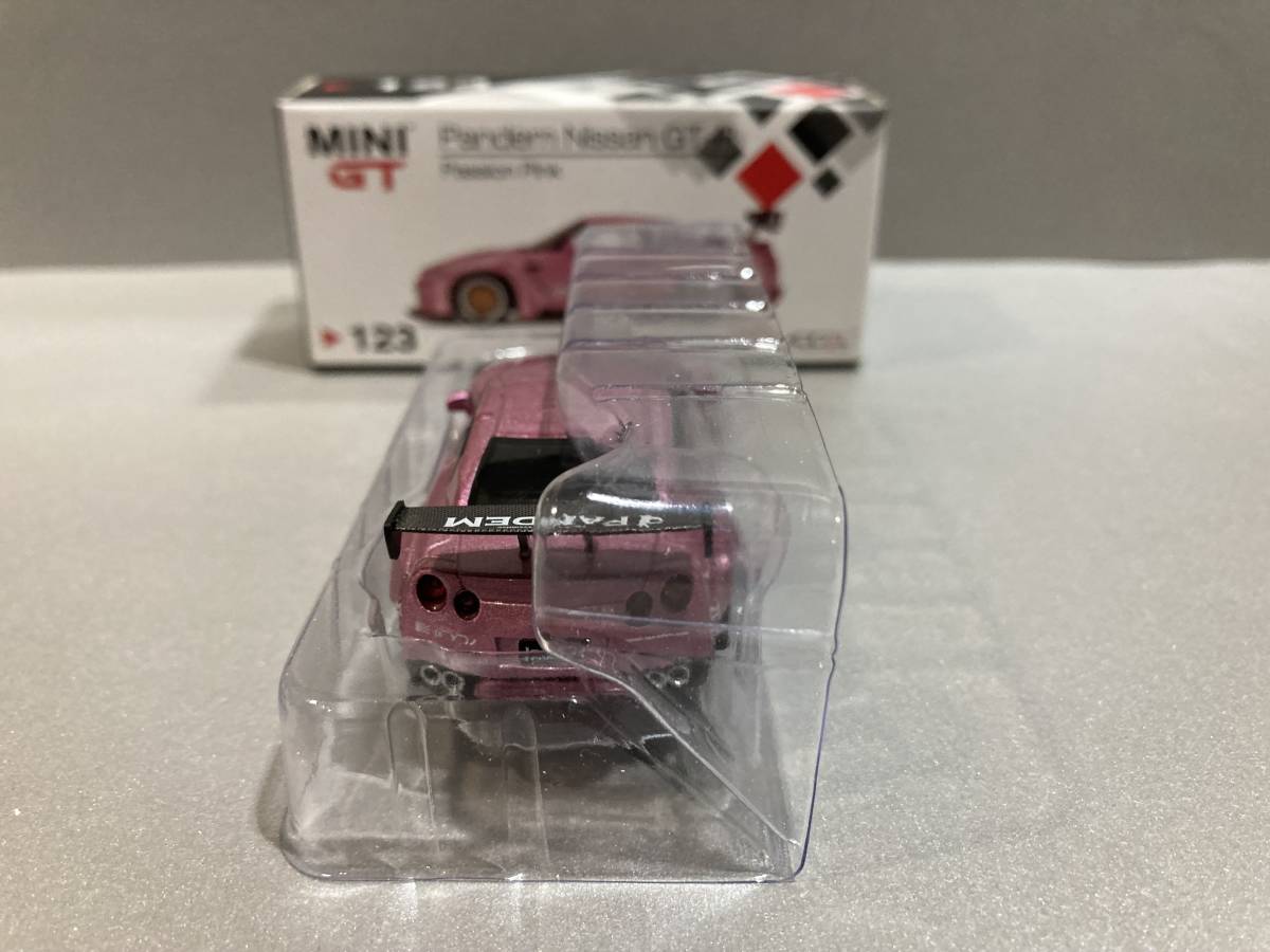 ★1/64 MINI-GT Pandem Nissan GT-R R35 Passion Pink パンデム _画像5