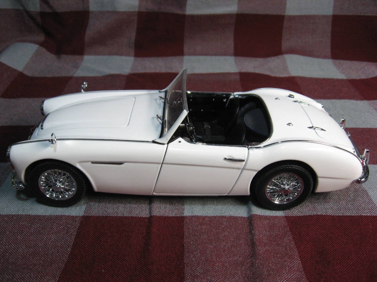 オートアート 1/18 Austin-Healey 3000Z　オースチンヒーレイ　白_画像3