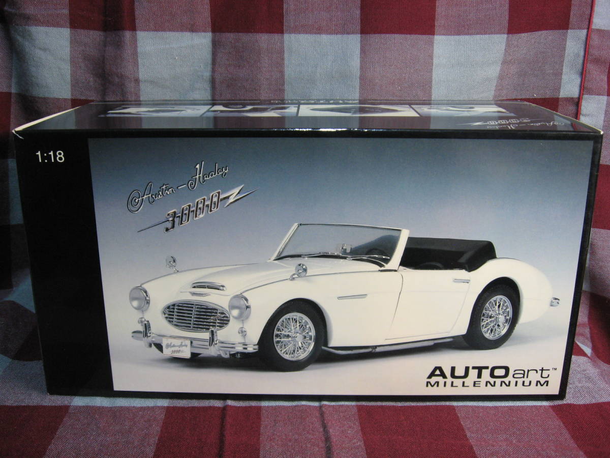 オートアート 1/18 Austin-Healey 3000Z　オースチンヒーレイ　白_左上の角に破れあり