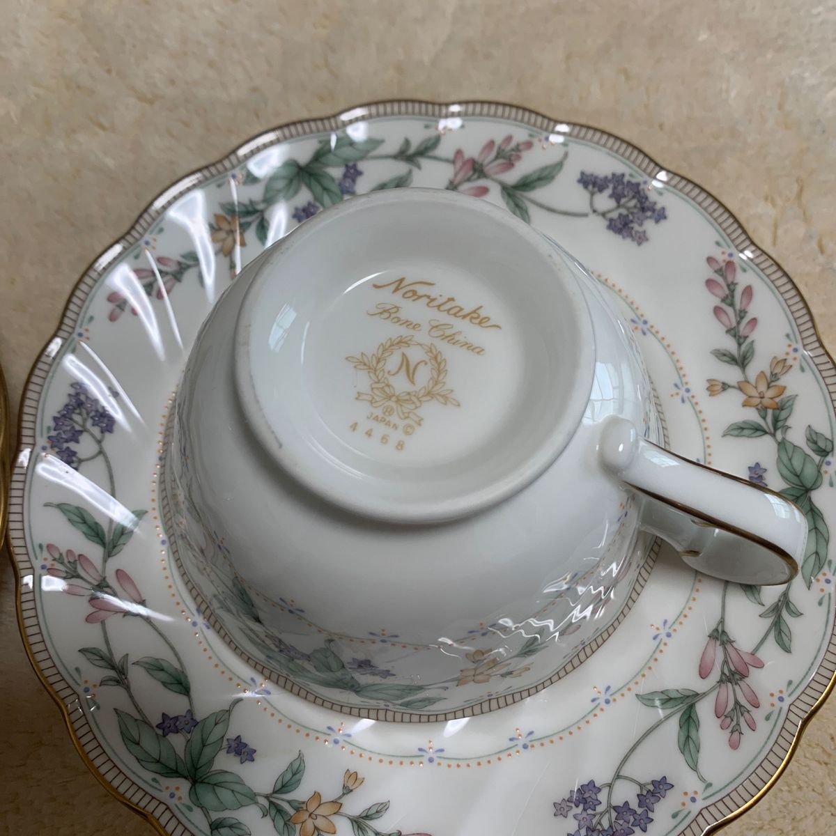 ノリタケ ラヴィサントシリーズ カップ&ソーサー 4468(廃盤商品 ノリタケ ラヴィサントシリーズ カップ&ソーサー 4468(廃盤商品