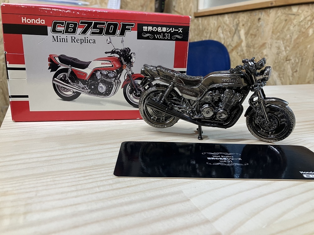  replica Honda CB750 F