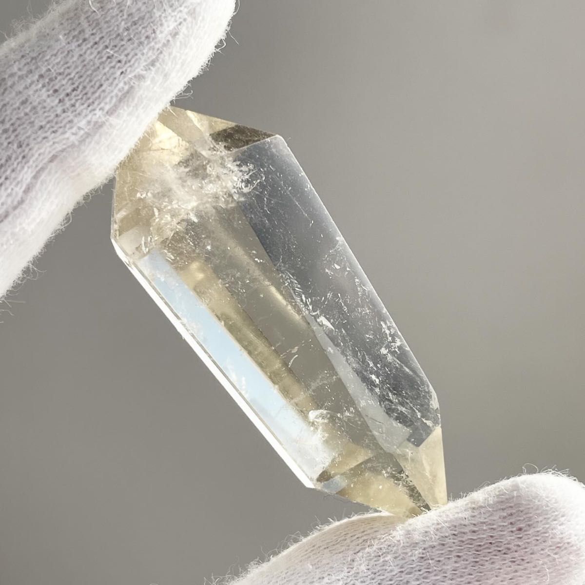 淡いカラーのシトリン ダブルポイント　天然石　シトリン　黄水晶　ダブルターミネイテッド　クォーツ　クリスタル　パワーストーン　