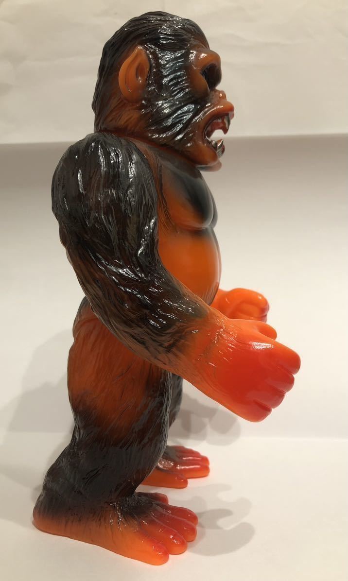 怪獣フィギュア 黒とオレンジ Yahoo!オークション - HS ゴリラ獣 9期 オレンジ ソフビ HxS