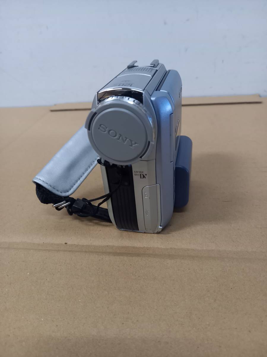 SY2582　SONY ビデオカメラ DCR-PC105(本体/バッテリー)未確認 ジャンク品_画像1