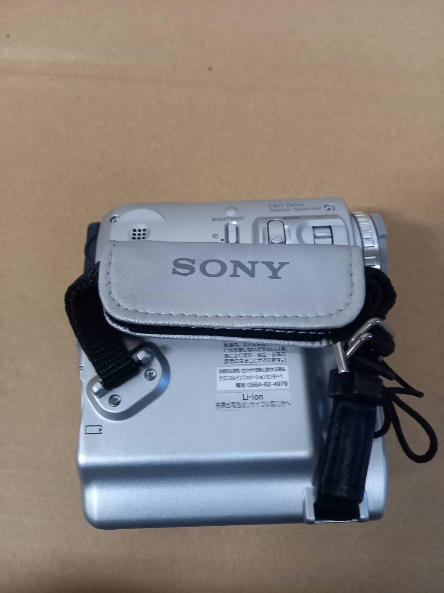 SY2582　SONY ビデオカメラ DCR-PC105(本体/バッテリー)未確認 ジャンク品_画像4