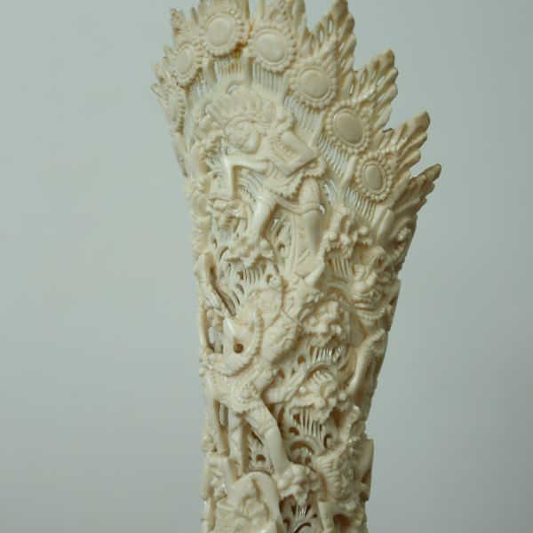 fk50583 細密透彫細工 彫刻 仏像 神像 木製台 アジア 仏教 民族彫刻 骨？ 高さ約28㎝ ※割れ有り_画像5