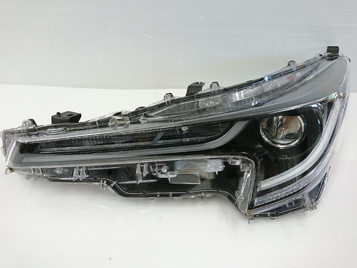 ★中古品★トヨタ TOYOTA カローラ ツーリング ZWE211 NRE210 純正 LED ヘッドライト 左 KOITO 12-632【他商品と同梱歓迎】