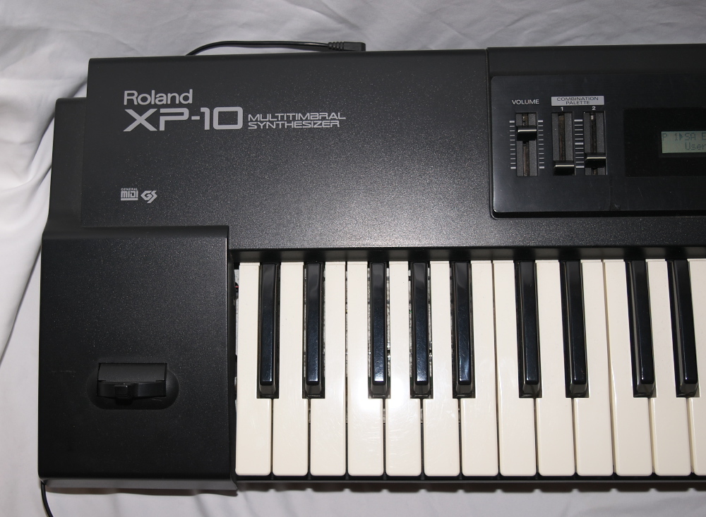 Roland 61鍵 XP-10（ソフトケース付き) シンセサイザー　音出し確認済み_画像3