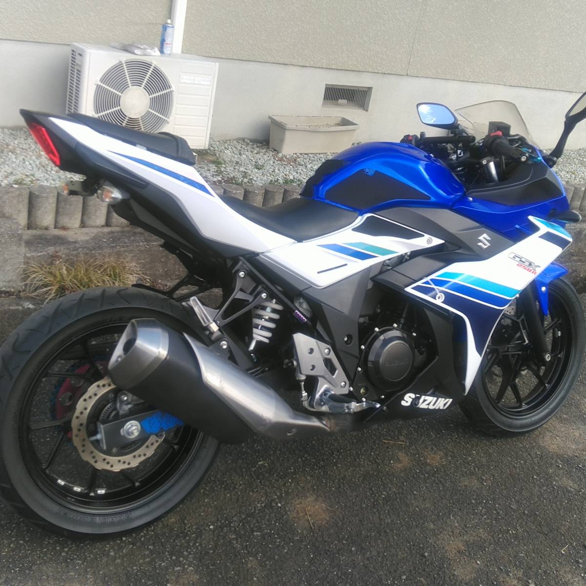  beautiful car GSX-R 250 good condition 