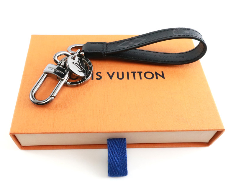  unused Louis Vuitton LOUIS VUITTONporutokre* Dragon n monogram * Eclipse key holder key ring men's M61950 /33043