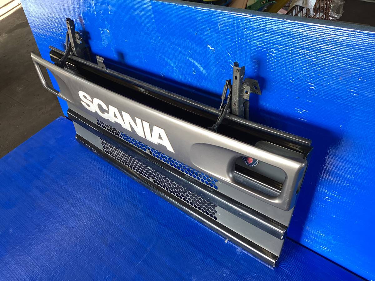 スカニア　SCANIA フロントパネル　リッド　ボンネット　純正　中古　24-02-08②_画像6