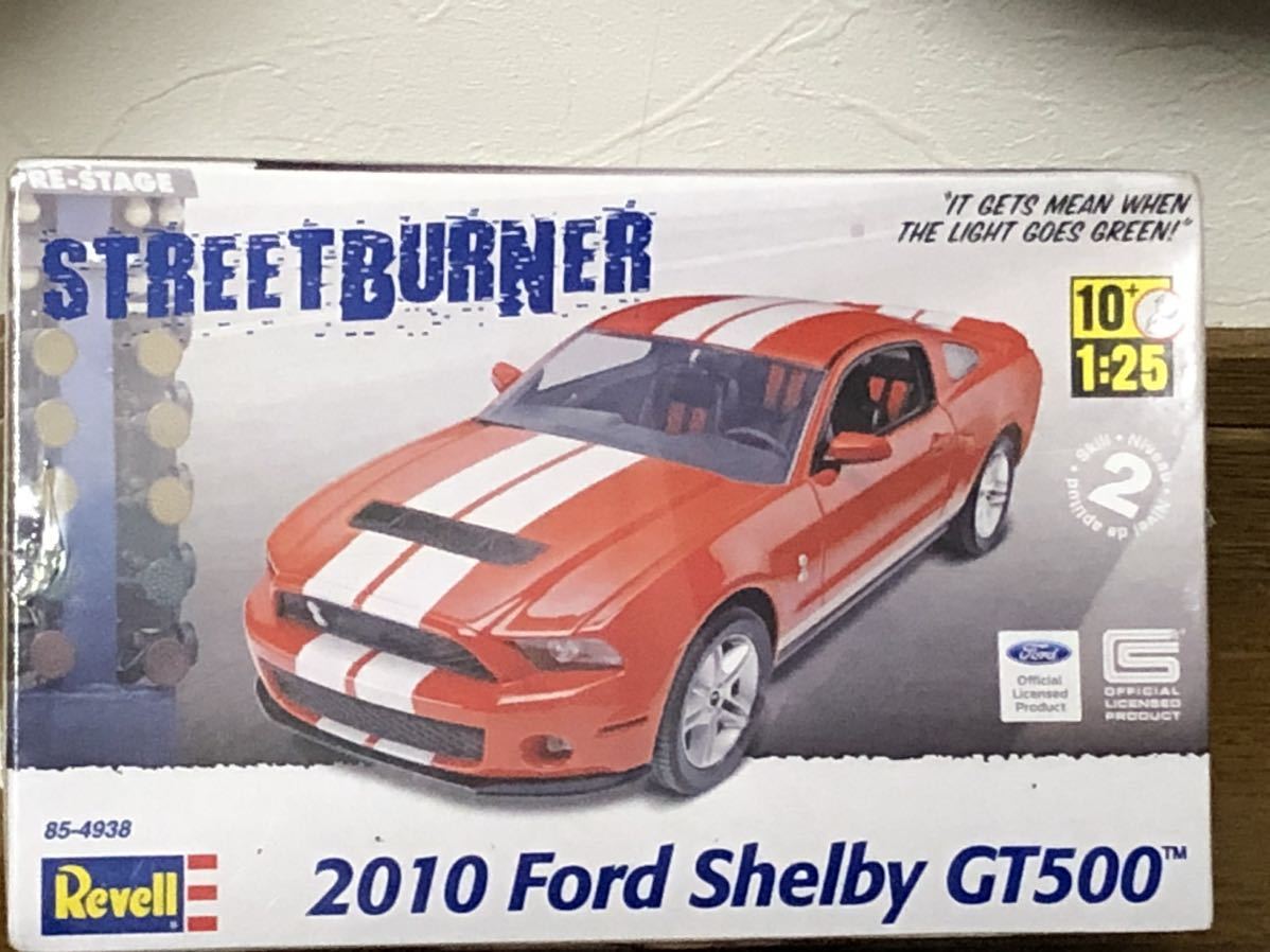 未組立！アメリカレベル 2010 フォード シェルビー　GT500 1/25 Revell Ford Shelby GT500 1:25_画像1