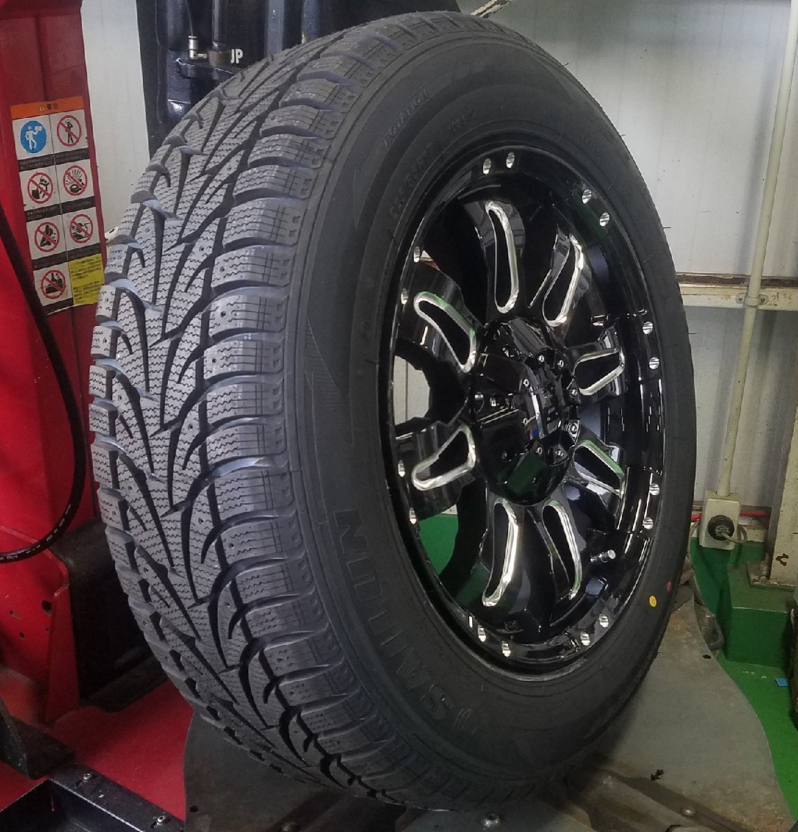 即納 デリカD5 RAV4 CX8 CX5 スタッドレス SAILUN WSTX 225/65R17 17インチ 新品 タイヤホイールセット 1台分_タイヤはイメージ画像です。