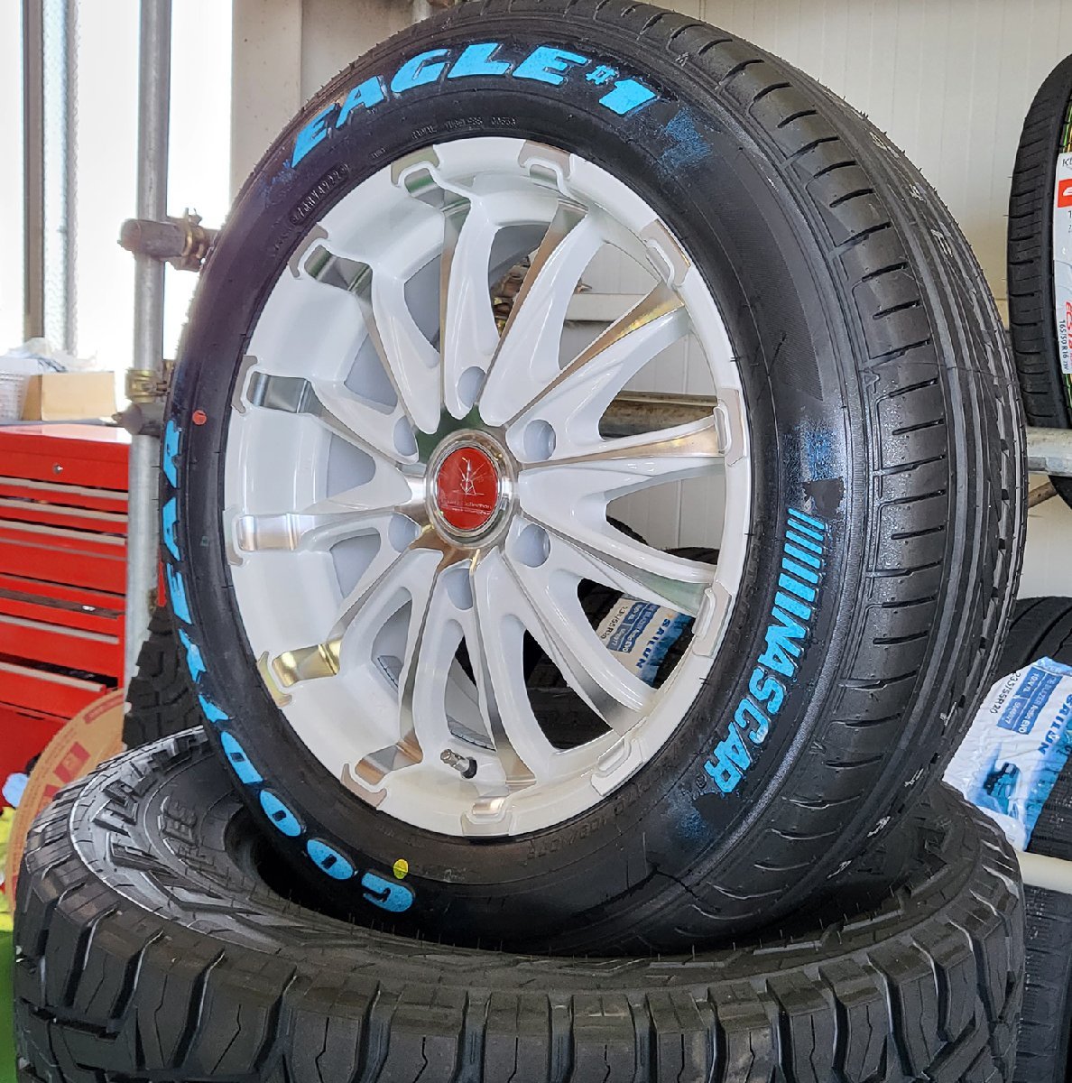 ハイエース200系 ホイールセット 新品4本セット 215/60R17 グッドイヤー ナスカー ホワイトレター BD12 17インチ_画像5