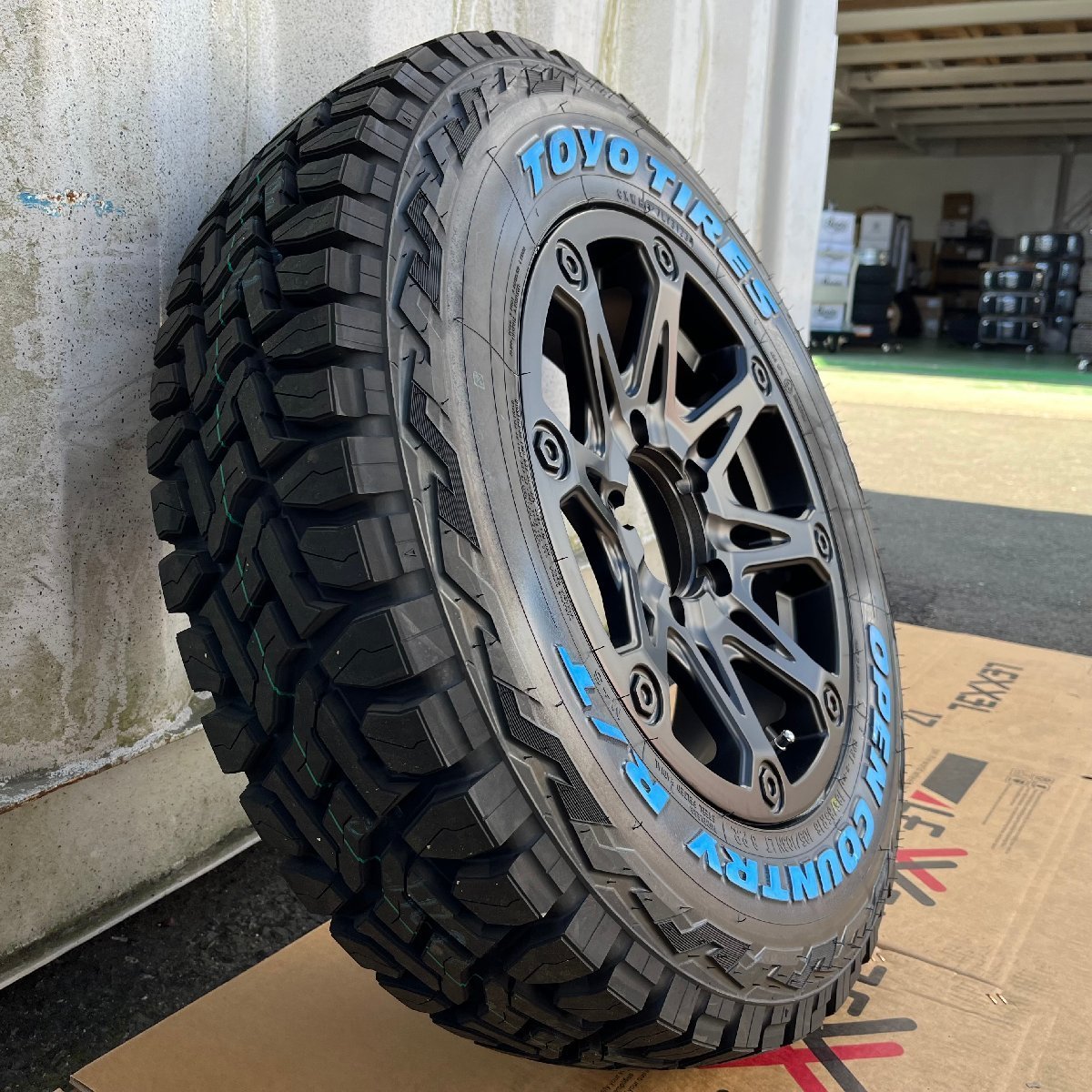 JB64 JB23 JA12 ジムニー タイヤホイール 5本セット（背面用付き）16インチ BDX08 TOYO オープンカントリーRT 185/85R16 ホワイトレター_画像2