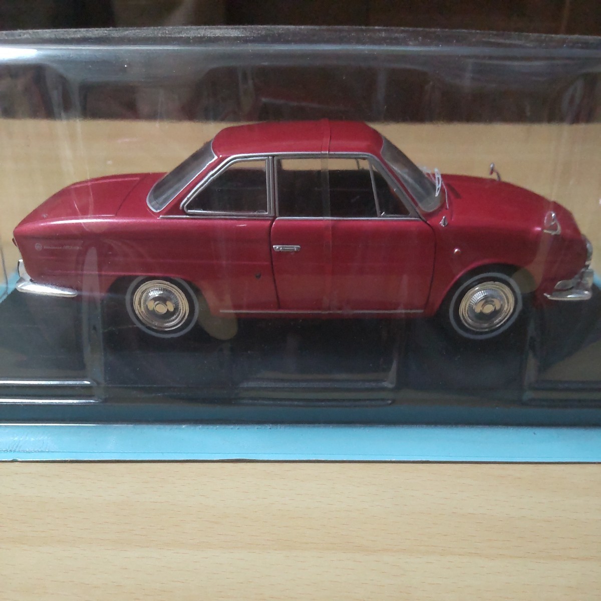 アシェット 国産名車コレクション1/24 日野コンテッサ1300クーペ1964 ミニカー 模型の画像4