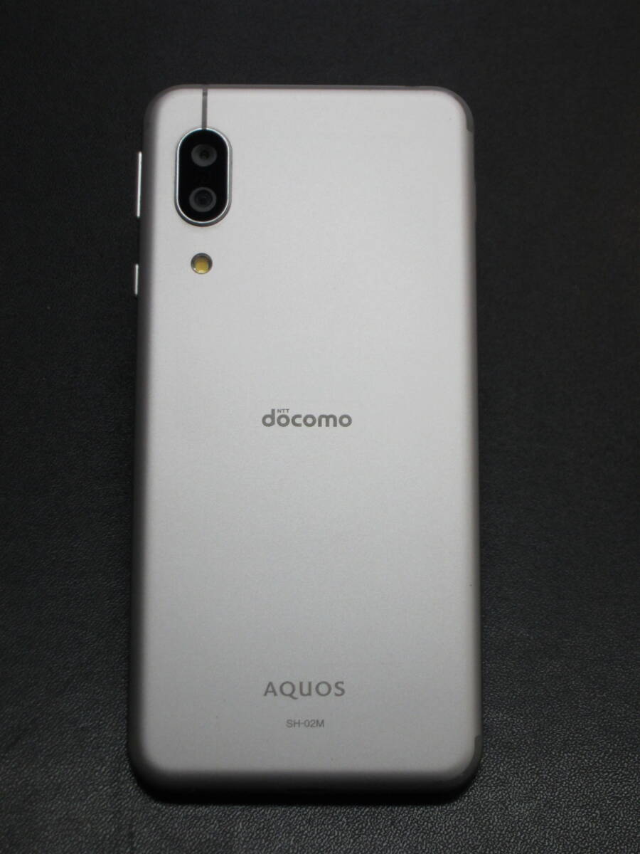 【中古】 docomo シャープ AQUOS sense3 SH-02M シルバーホワイト 制限○ SIMロック解除済 ②_画像3