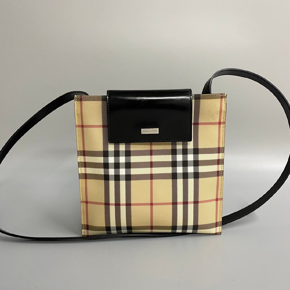 美品 希少品 BURBERRY バーバリー ノバチェック 柄 ロゴ 金具 レザー 本革 ミニ ショルダーバッグ ポシェット サコッシュ ブラック 20343_画像1