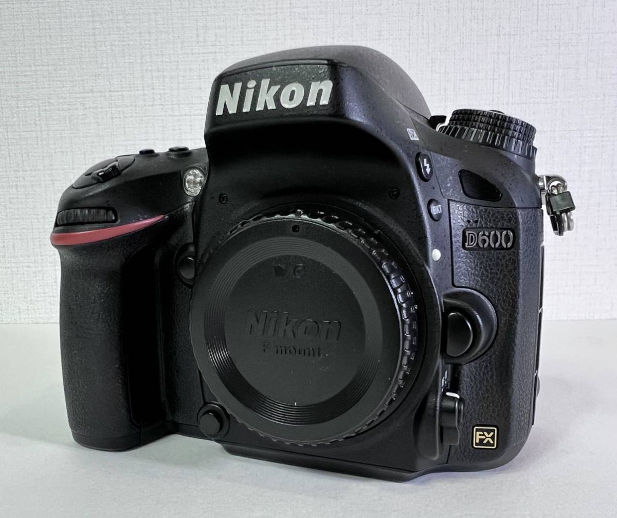 美品 【送料無料】 Nikonニコン D600 ボディ 付属品完備 元箱付_画像3