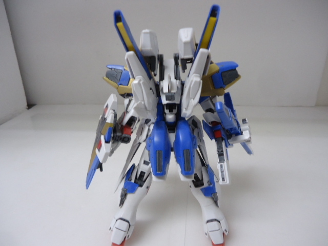 バンダイ　MG　1/100　V2アサルトバスターガンダム 組立済_画像4