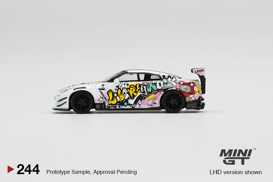 1/64 MINI-GT MGT00244-L LB★WORKS Nissan GT-R R35 タイプ2 リアウイング バージョン 3 LBWK Kuma Graffiti リバティーウォーク ミニGT_画像4