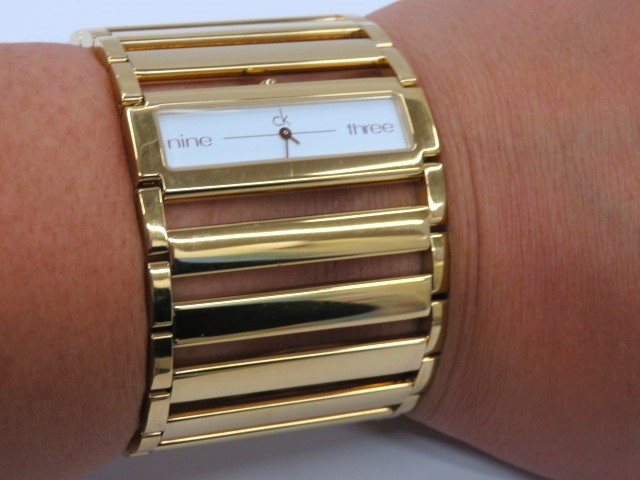[A034] カルバンクライン Calvin Klein swiss made ブレスレット腕時計 ゴールド 箱付き_画像3
