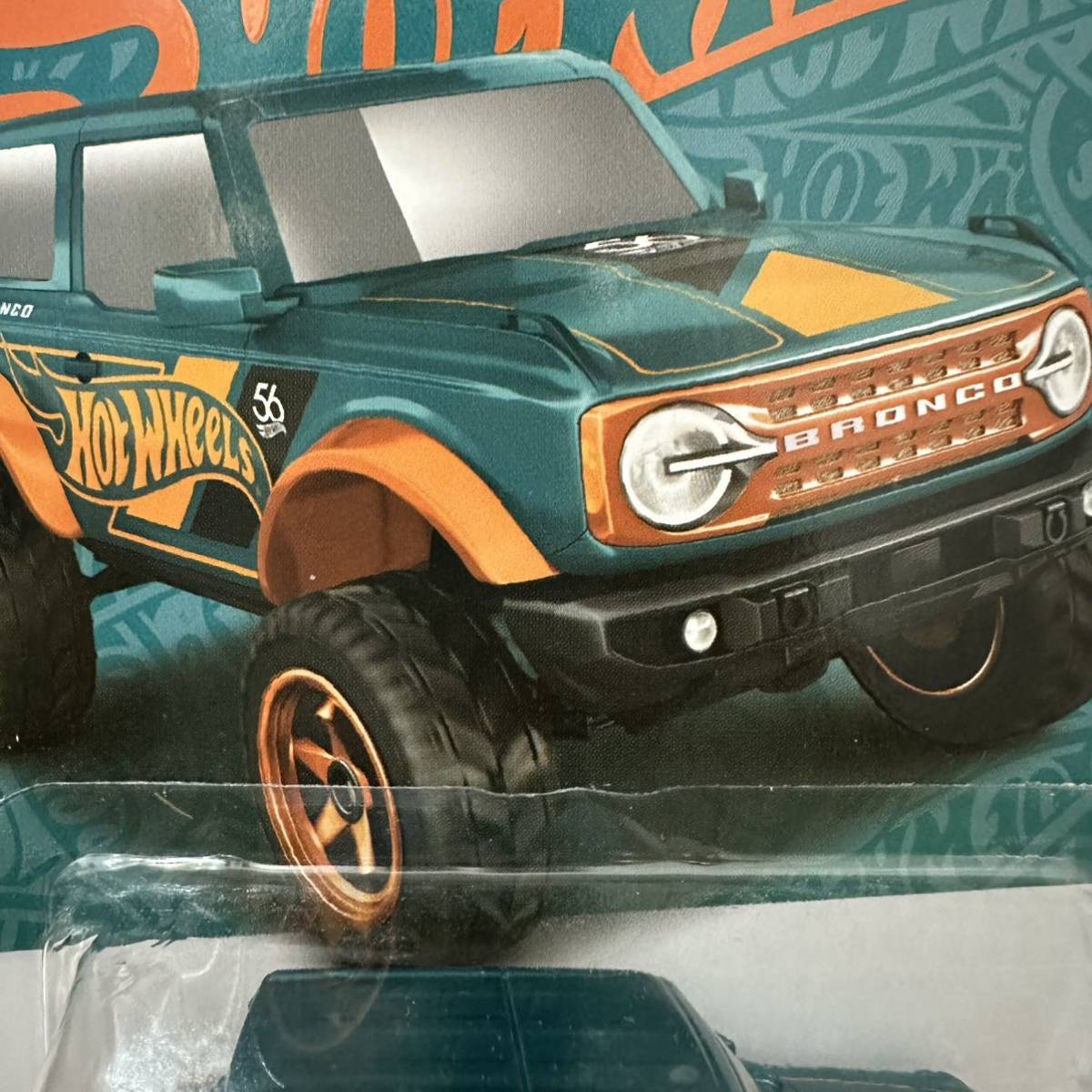 日本販売なし ホットウィール HotWheels 56周年記念 Pearl&Chrome パール&クローム '21 FORD BRONCO フォード ブロンコ 2024 グリーン 56TH_画像3