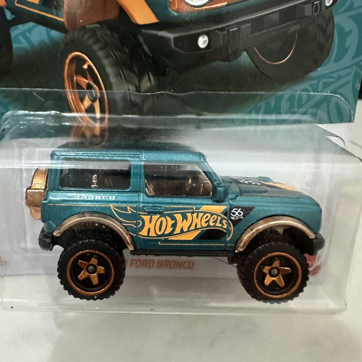 日本販売なし ホットウィール HotWheels 56周年記念 Pearl&Chrome パール&クローム '21 FORD BRONCO フォード ブロンコ 2024 グリーン 56th_画像2