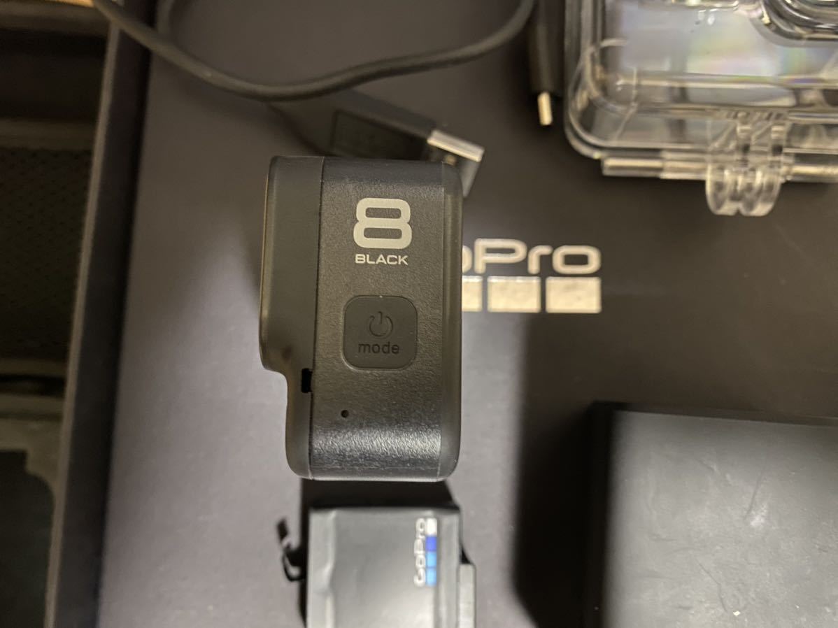 GoPro HERO8 Black 本体 バッテリー1個 耐水ケース デュアルバッテリーチャージ 専用コード 汎用ケース 説明書等_画像10
