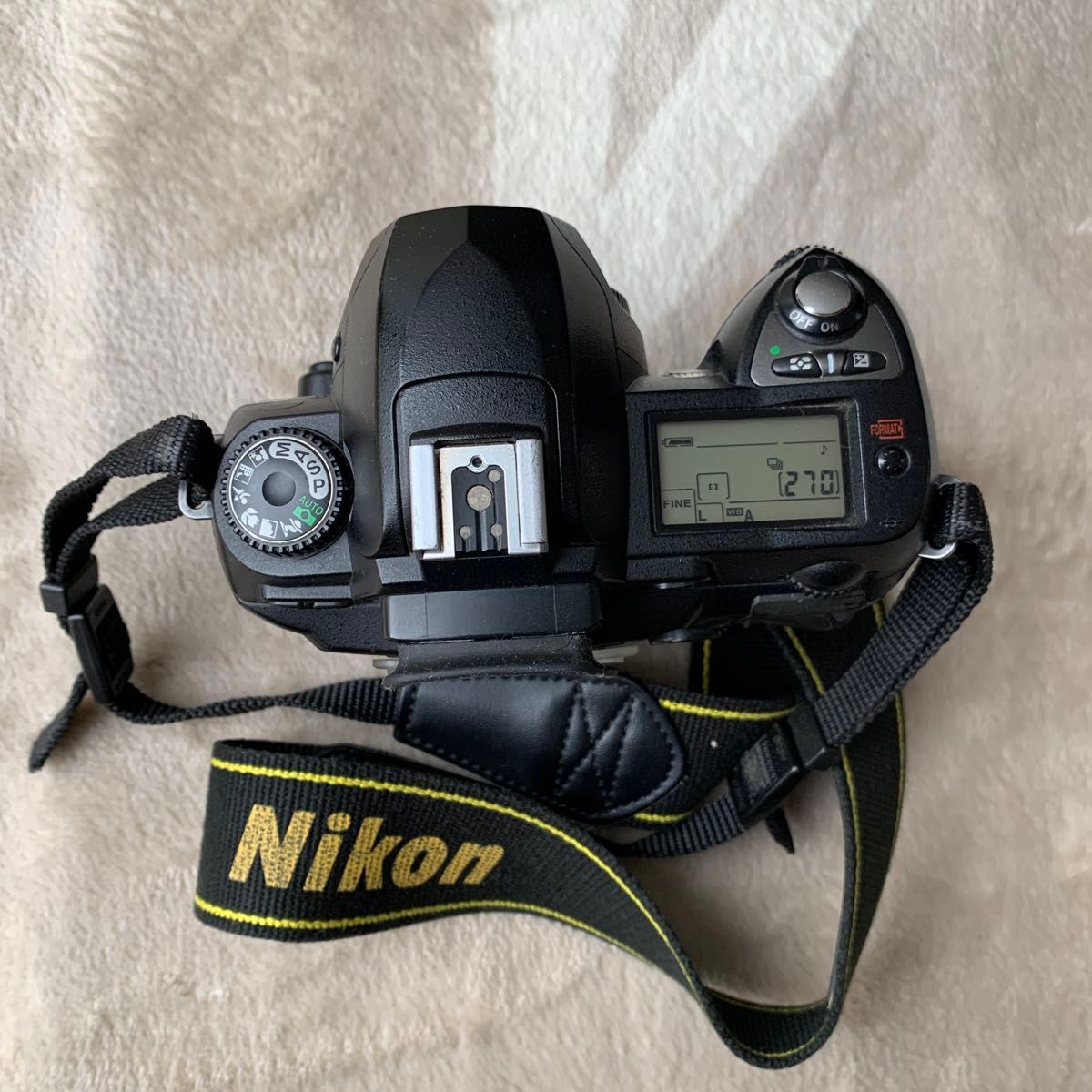 Nikon　デジタル一眼カメラ　D70