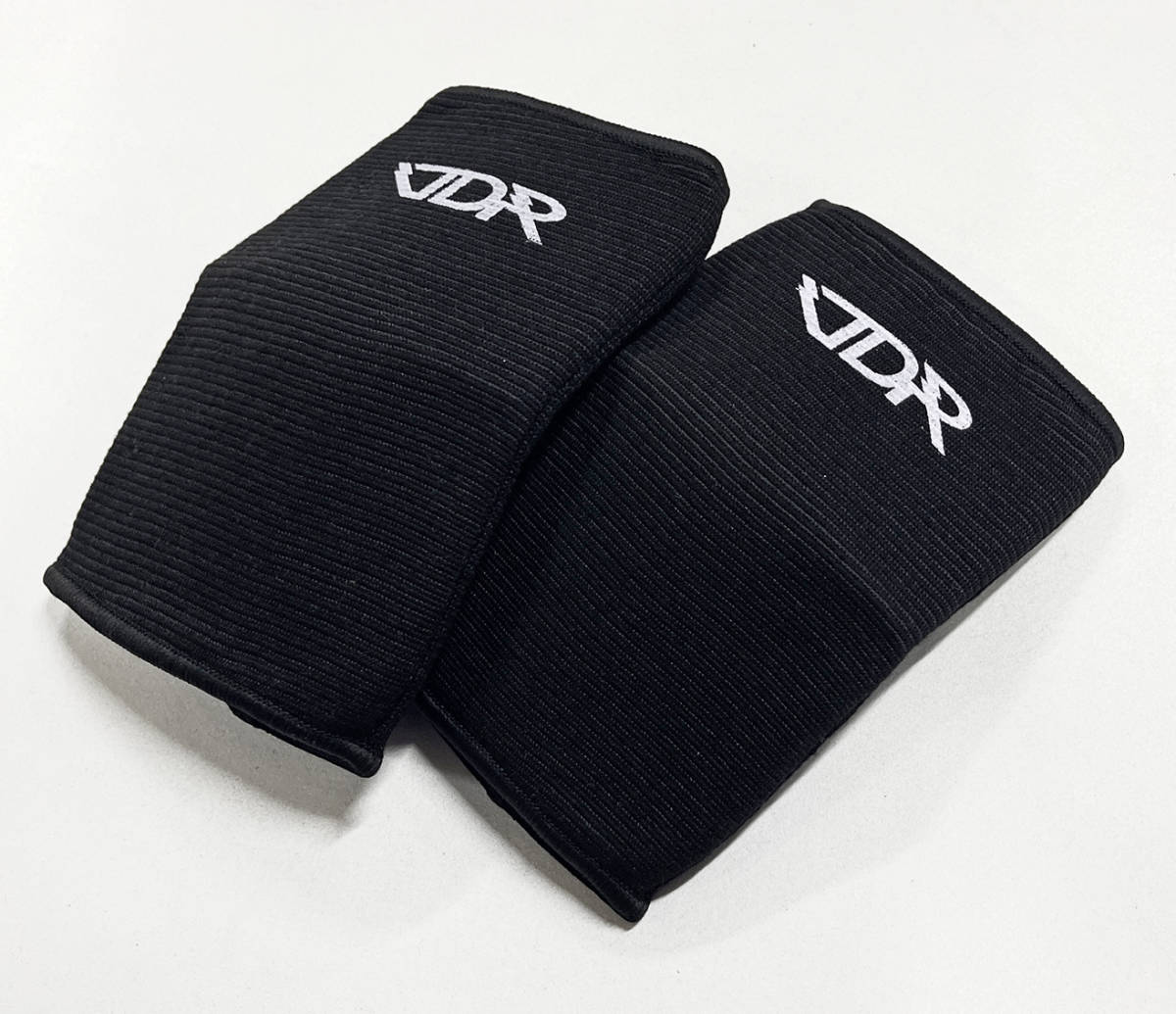 LTDR ELBOW GUARD BLACK エルボーガード 肘當(dāng)て 肘サポーター LUTADOR